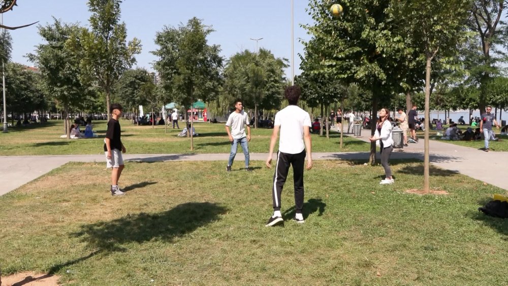 Sahillerde tatilin son günü piknik yoğunluğu