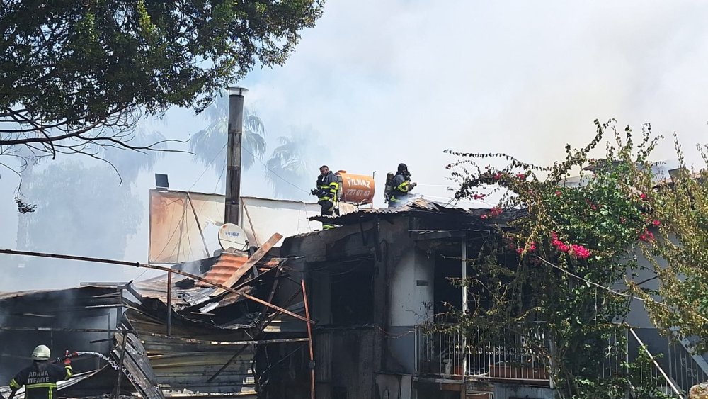 TSYD Adana Şubesi'nde yangın: Dumanlar gökyüzünü kapladı