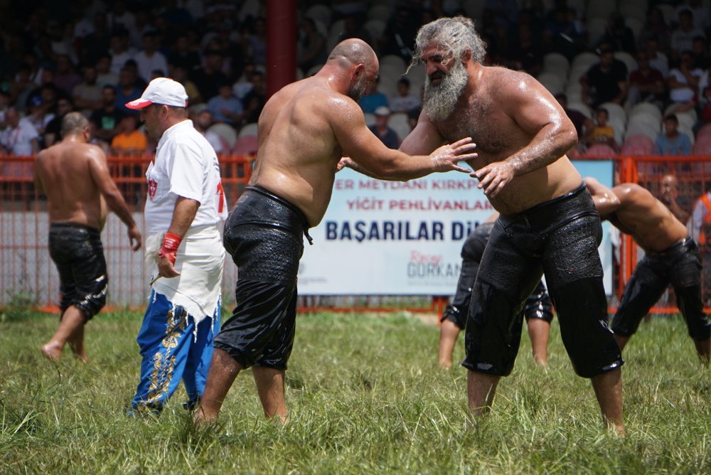 Başpehlivanlık güreşlerinde ilk tur tamamlandı