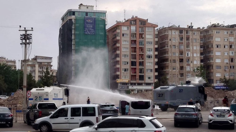 Galeria Sitesi’nde çalışma yapan bilirkişi heyetine toz engeli: TOMA'lar sulama yaptı