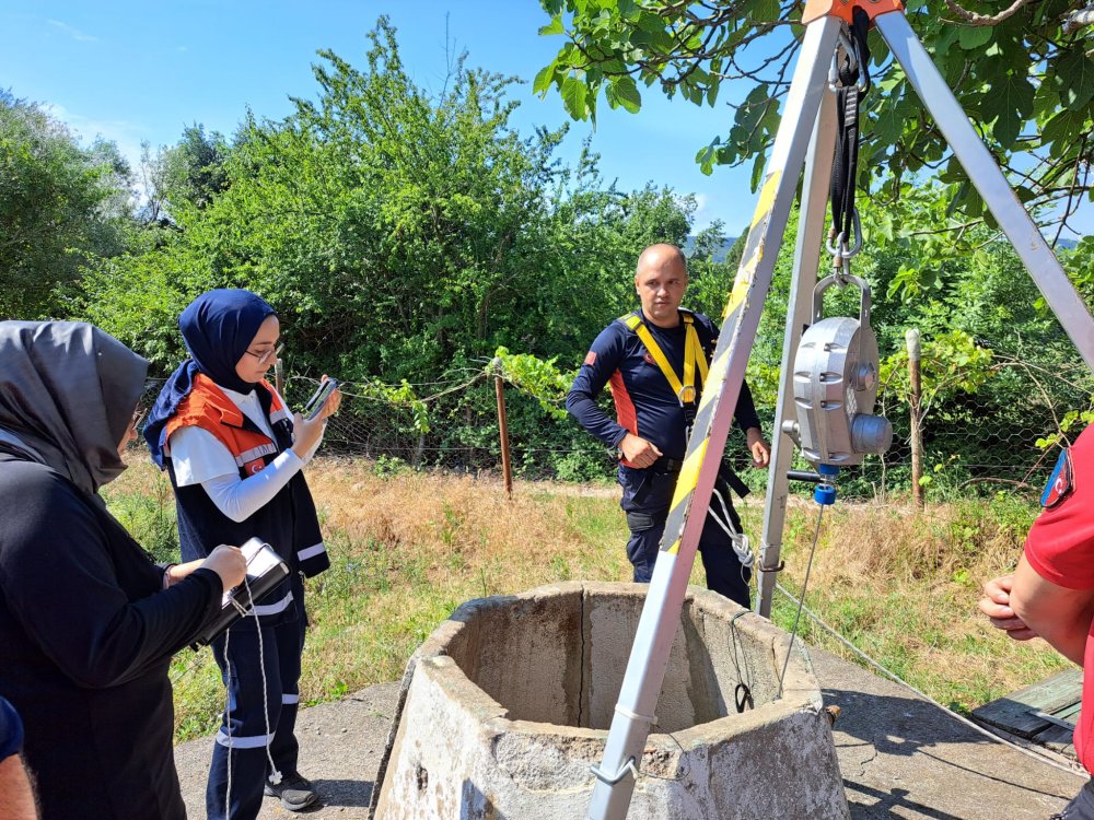 Korhan Berzeg'i arama çalışmalarında 22'nci gün: Su kuyularında iz arandı