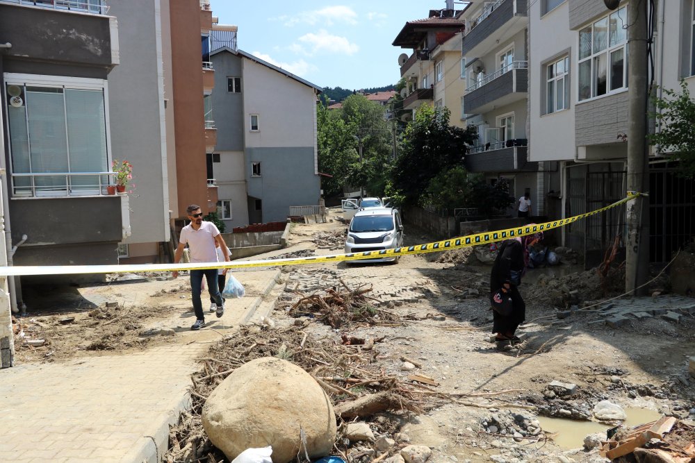 Etkili olan sel ile hasar tespiti ve temizlik çalışmaları başladı