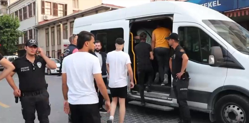 İzmir'de 170 kaçak göçmen yakalandı