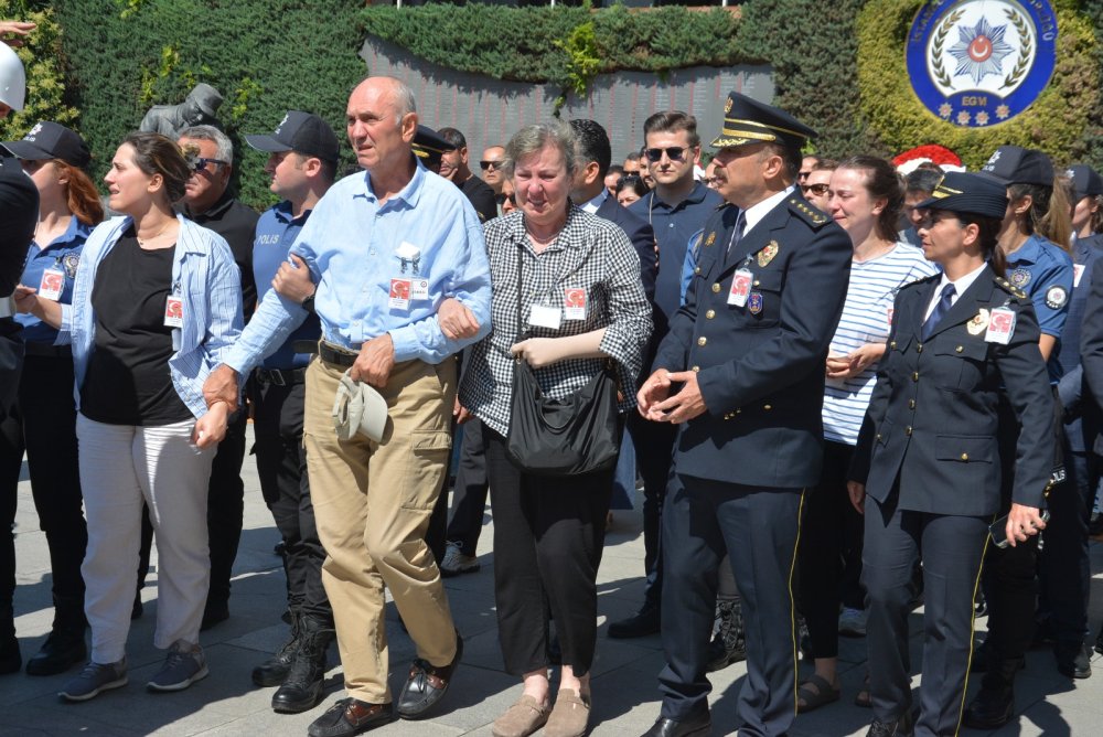 Şehit polis için emniyette tören