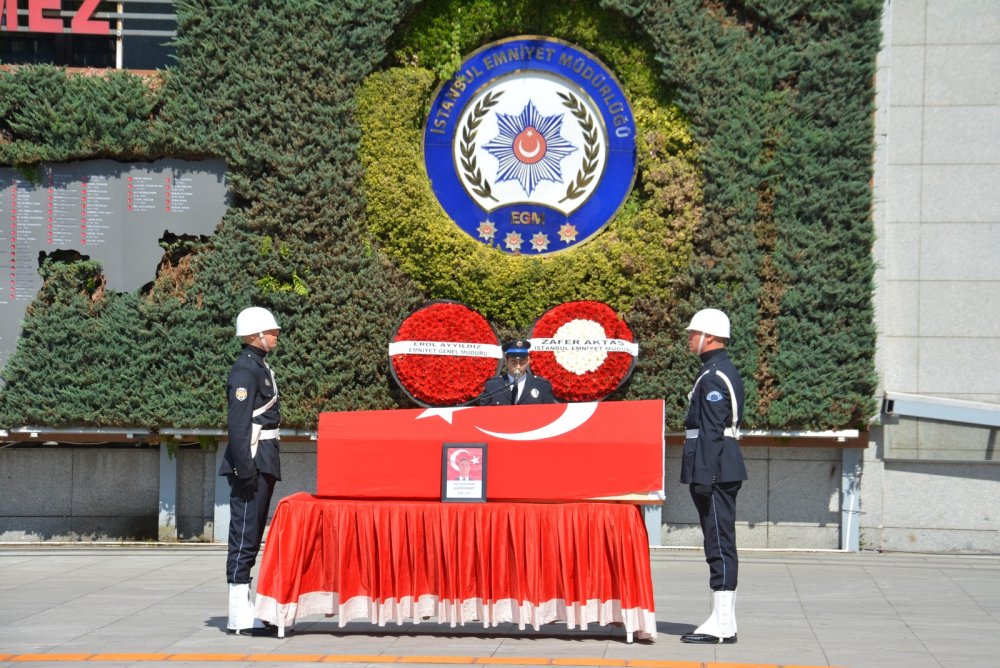 Şehit polis için emniyette tören