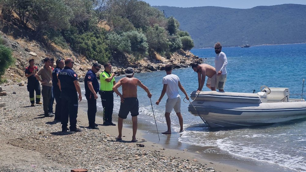 Yangın çıkarıp denize kaçan şüpheli, boğulma tehlikelisi geçirdi