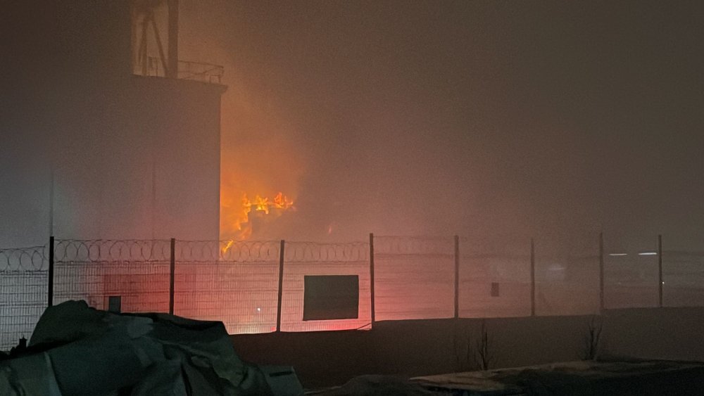 Tekirdağ'da kağıt fabrikasında yangın çıktı