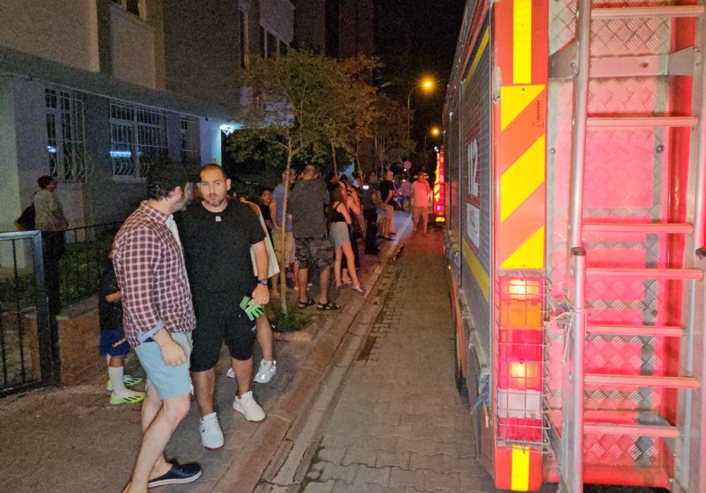 Adana'da bir apartmanın mutfağında çıkan yangın korkuttu