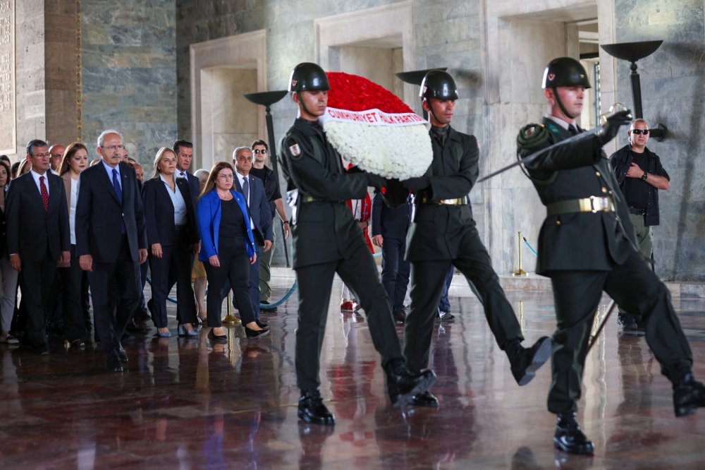 Kılıçdaroğlu, Anıtkabir'i ziyaret etti