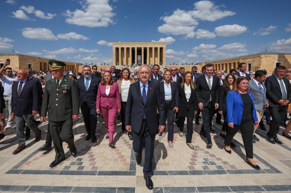 Kılıçdaroğlu, Anıtkabir'i ziyaret etti