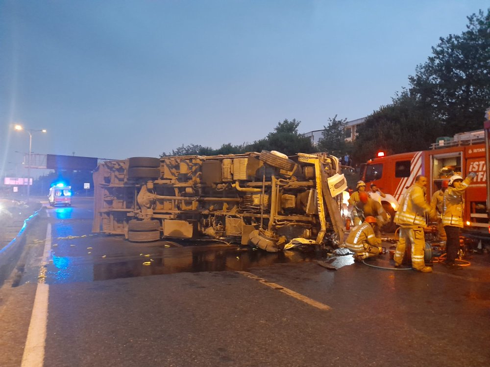 TEM bağlantı yolunda feci kaza: 1 ölü 1 yaralı