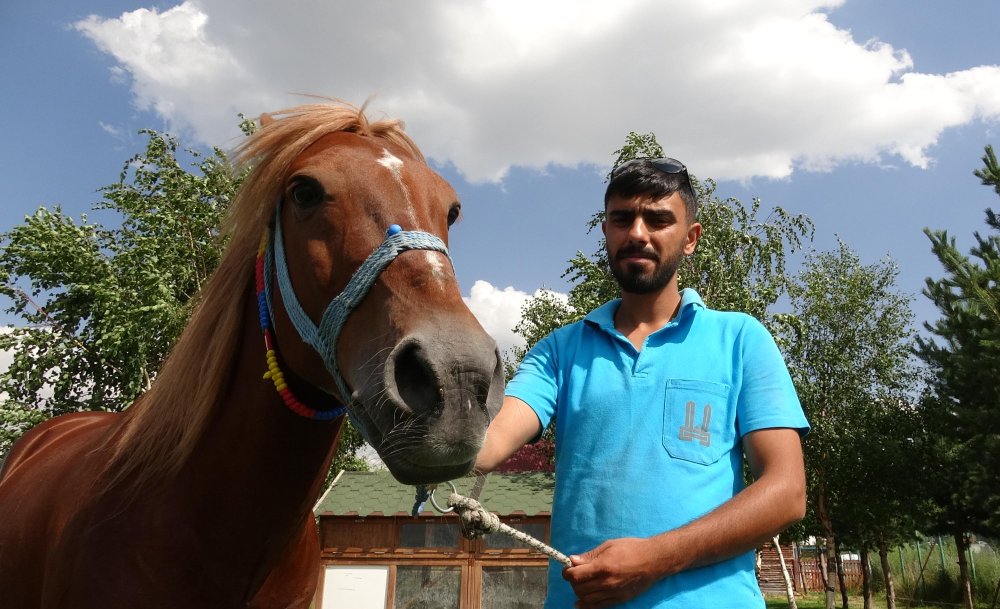 Erzurum'un faytonlara vedası olaylı oldu