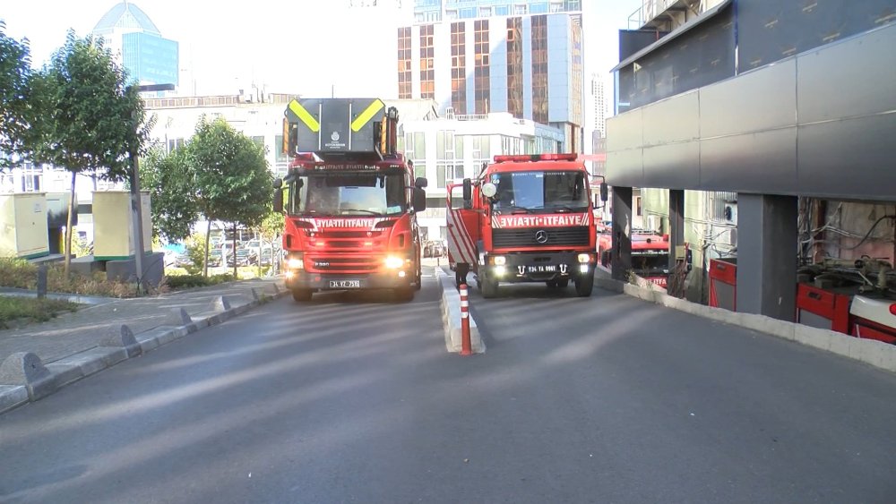 İstanbul'da iş merkezinde yangın