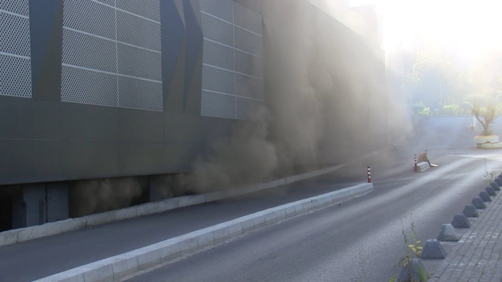 İstanbul'da iş merkezinde yangın