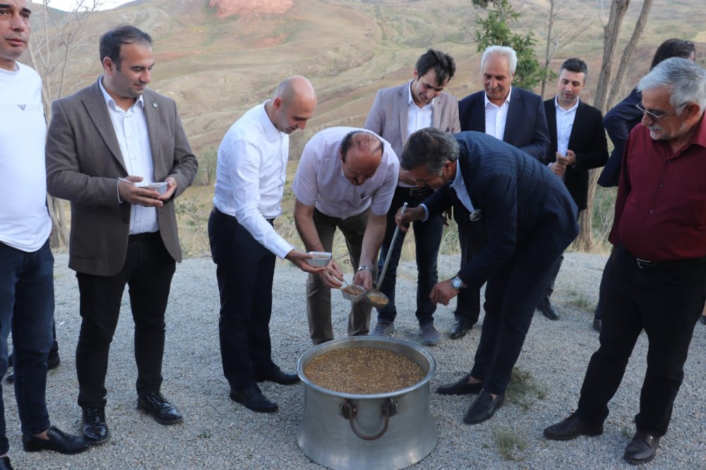 'Nuh'un Gemisi'nin kalıntılarında aşure şenliği