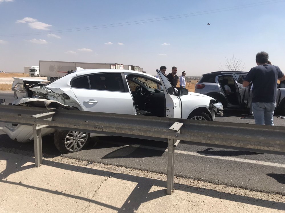 Mardin’de otomobiller çarpıştı: Yeşil Sol Partili vekil yaralandı