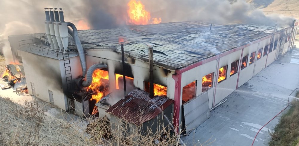 Kastamonu'da fabrika yangını: Müdahale ediliyor