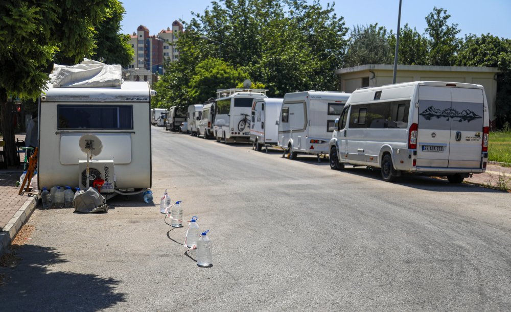 Mahalleli ile karavan sahipleri karşı karşıya: 'Karavan park', 'karavan galeri'ye döndü