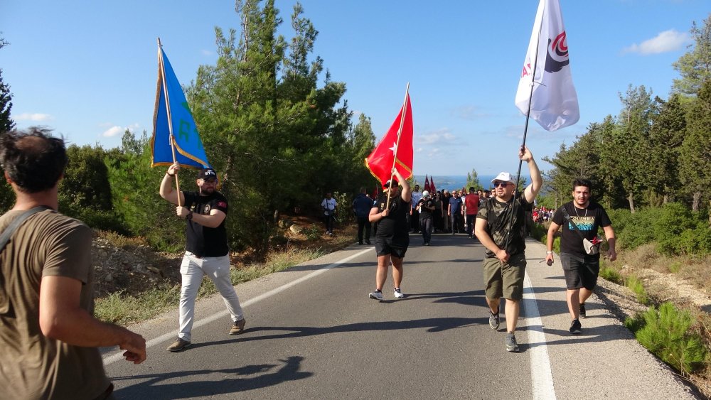 Ümit Özdağ, Çanakkale'de 'Zafer Yürüyüşü'ne katıldı