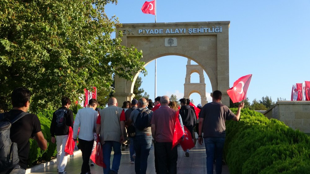 Ümit Özdağ, Çanakkale'de 'Zafer Yürüyüşü'ne katıldı