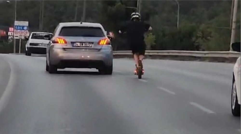 Yoğun trafikte tehlikeli yolculuk