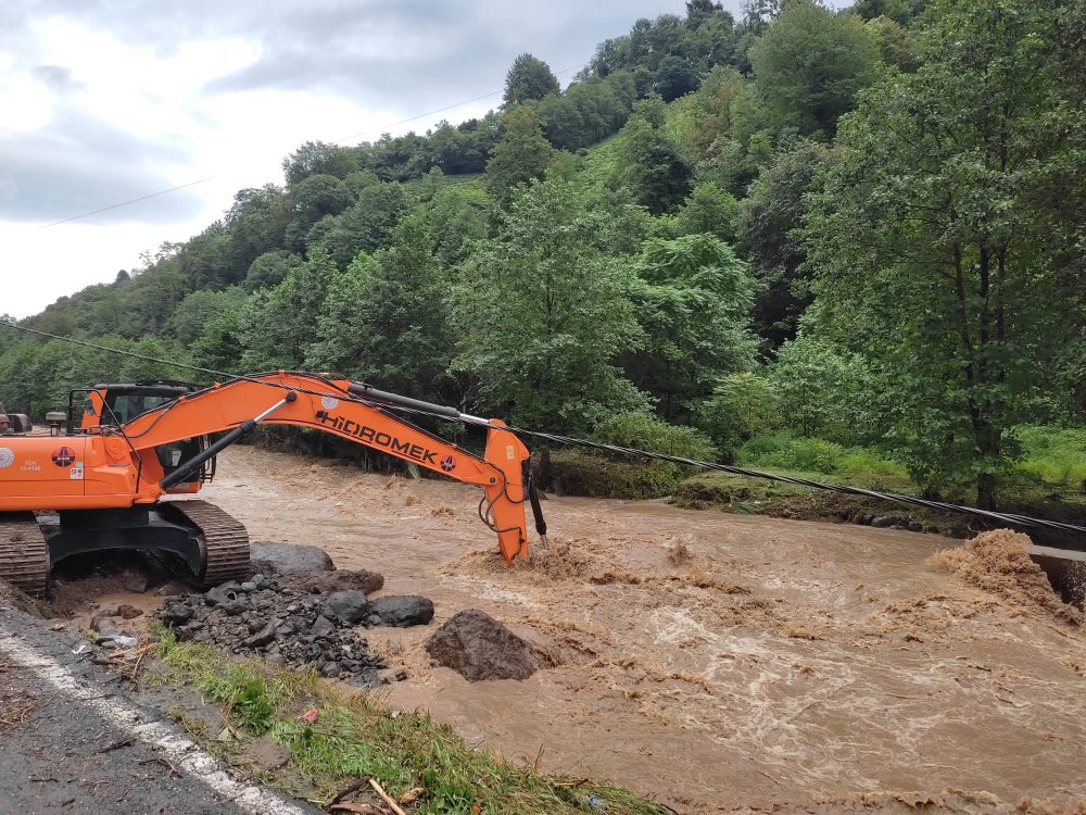 İlde heyelan sonrası hasar tespiti: 38 kişi tahliye edildi