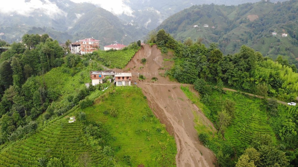 İlde heyelan sonrası hasar tespiti: 38 kişi tahliye edildi