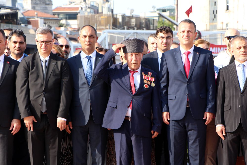 Taksim'de 30 Ağustos Zafer Bayramı töreni düzenlendi