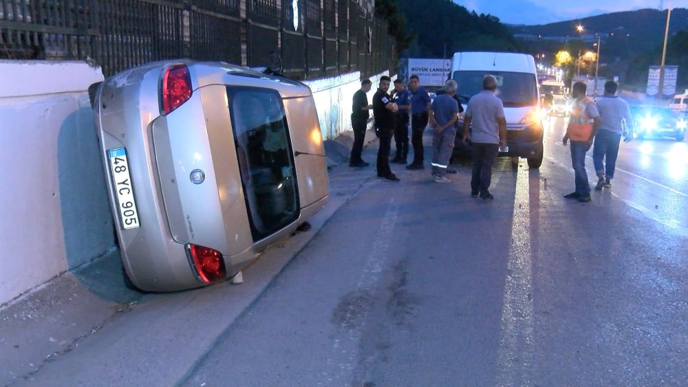 Kaza yapan sürücü yaralı arkadaşını bırakıp kaçtı