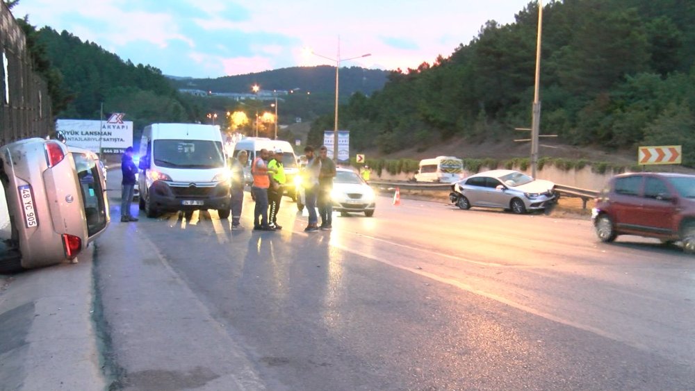 Kaza yapan sürücü yaralı arkadaşını bırakıp kaçtı