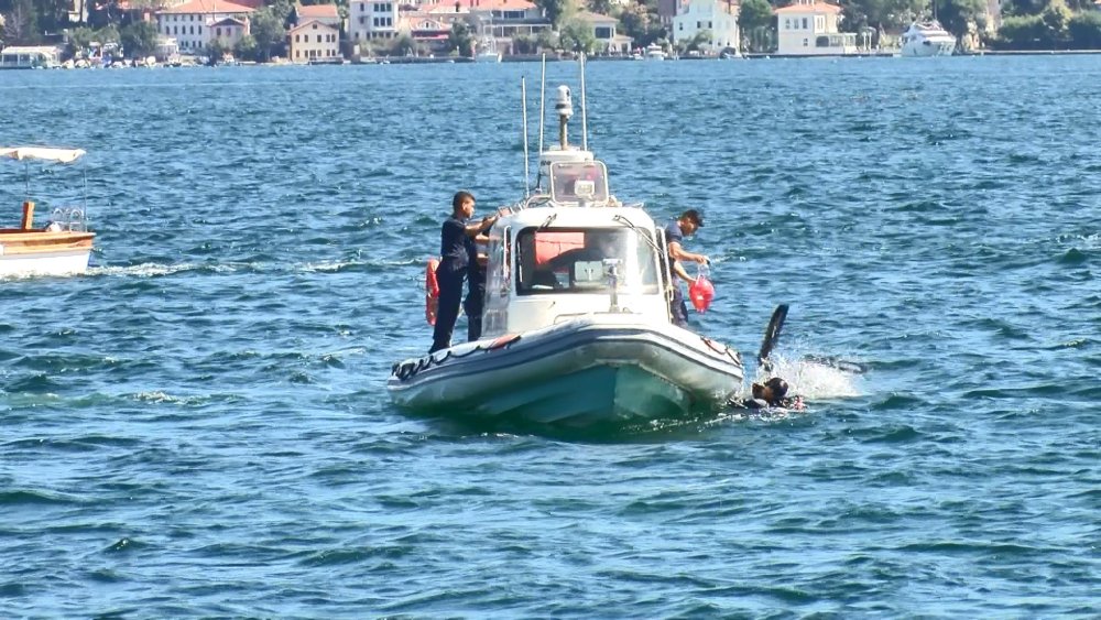 Boğaz'a dalan kişi kayboldu