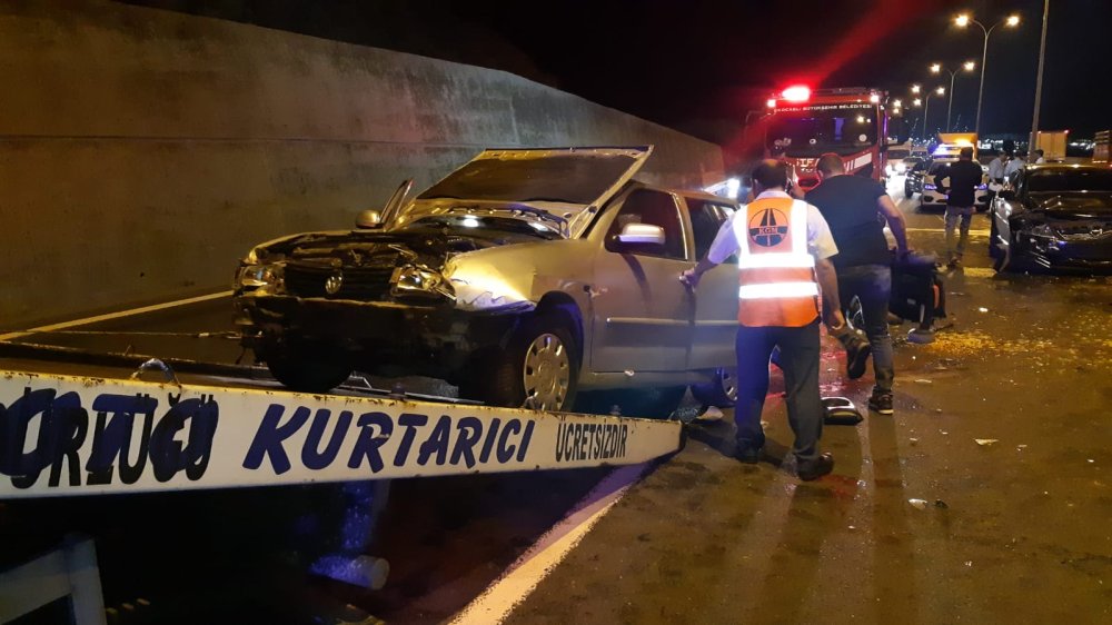 TEM'de zincirleme kaza; Kalbi duran bebek hayata döndürüldü