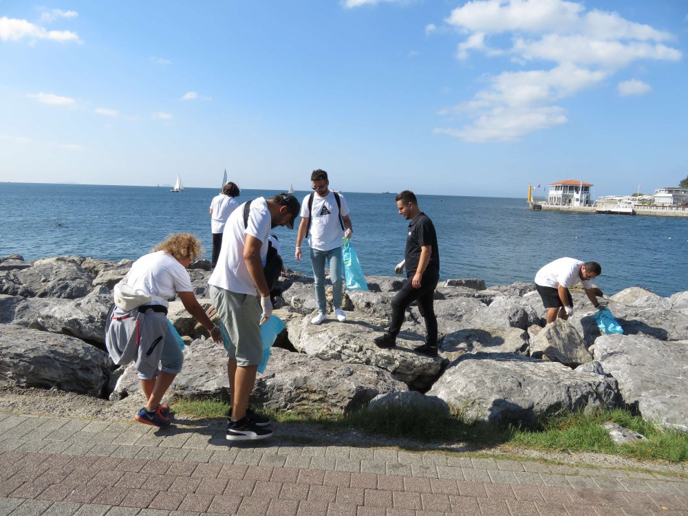 200 gönüllü 120 kilogram atık topladı