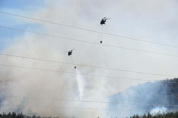 Baraja düşen helikopterdeki 3 mürettebat aranıyor