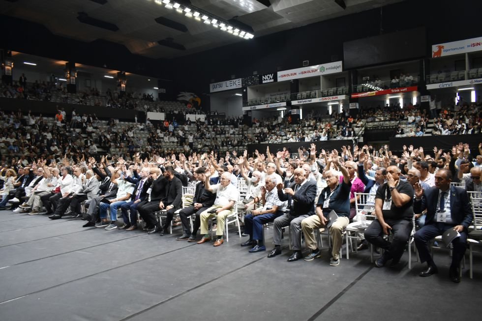 Beşiktaş'ta Olağanüstü Genel Kurul Toplantısı yapıldı