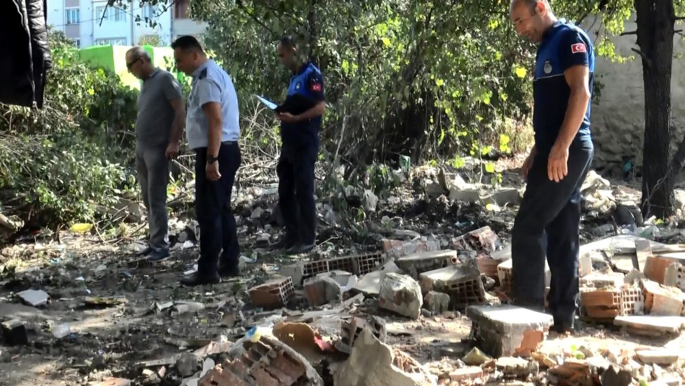 Uyuşturucu satıldığı belirlenen baraka yıkıldı