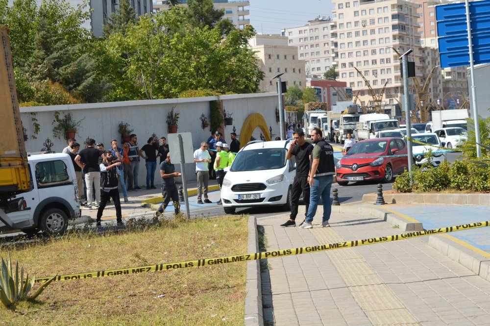 Polisin dur ihtarına uymadı, kaçarken araçlara çarptı: TIR'a ateş açıldı