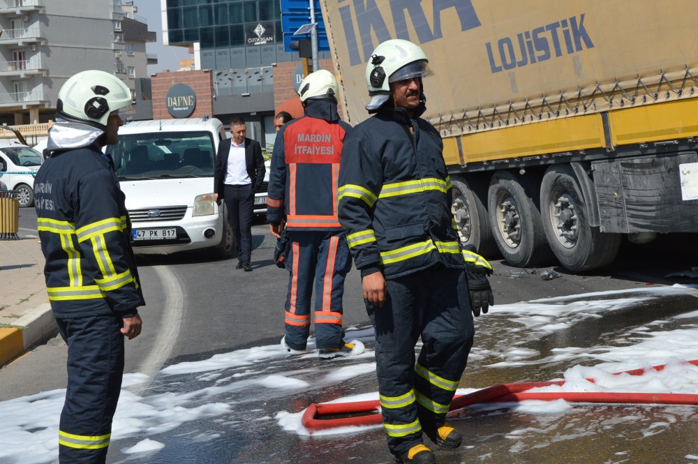 Polisin dur ihtarına uymadı, kaçarken araçlara çarptı: TIR'a ateş açıldı