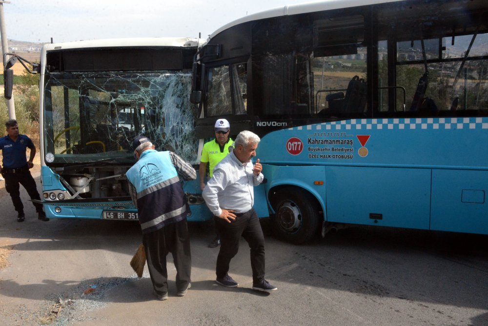 Belediye otobüsü ile halk otobüsü çarpıştı: Yaralılar var