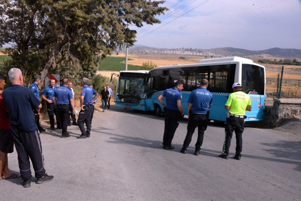 Belediye otobüsü ile halk otobüsü çarpıştı: Yaralılar var