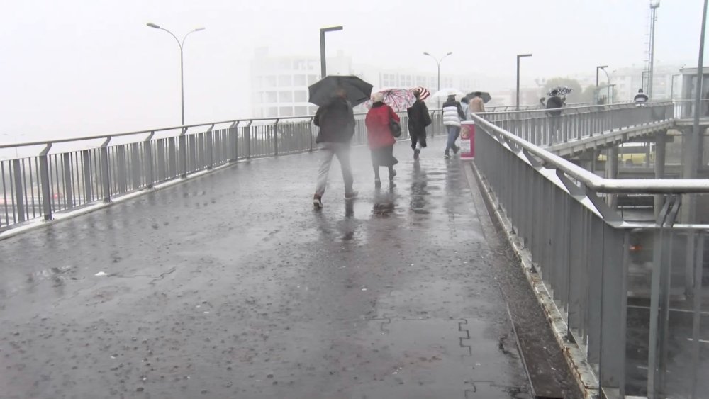 İstanbul'da yağmur etkili oluyor