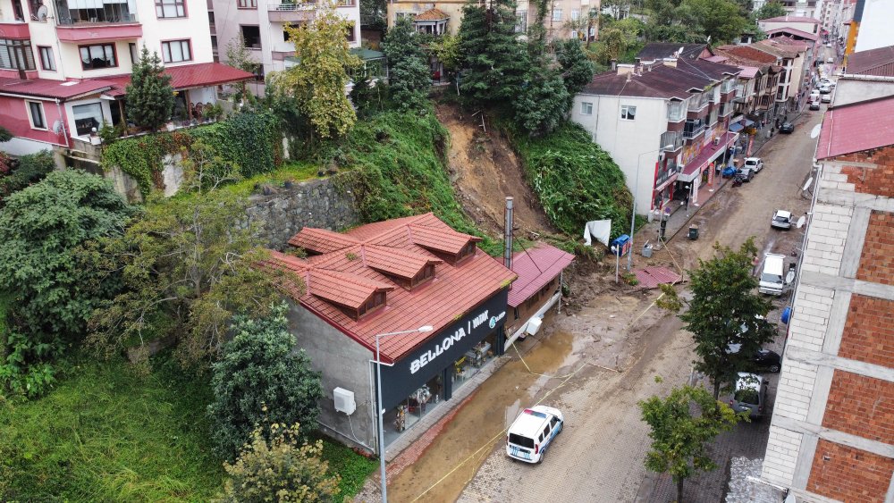 19 mahallede su baskını ve heyelan: 16 kişi tahliye edildi