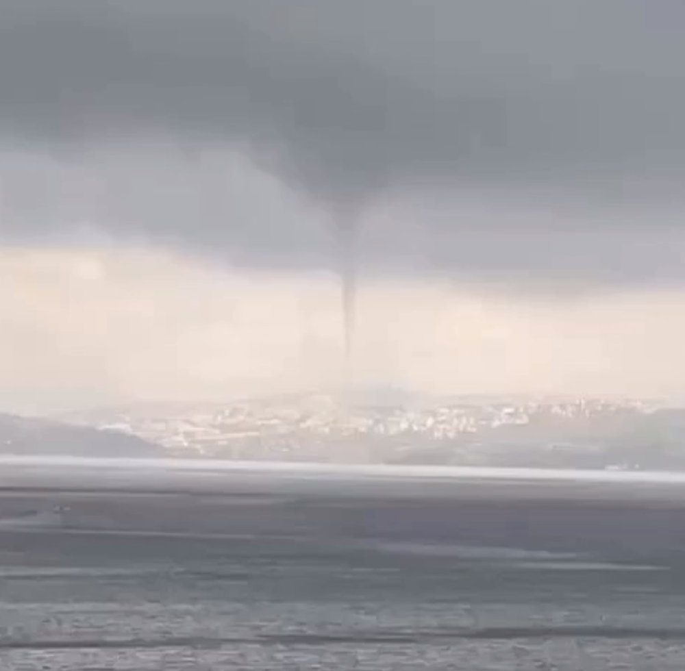 Marmara Denizi'nde hortum paniği!