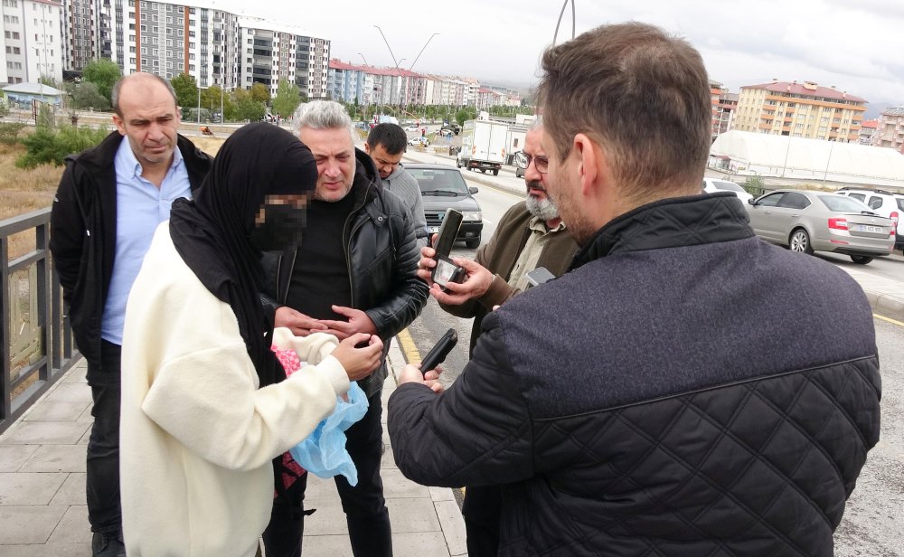 'Mahrem' diyerek polise açık saçlı kimliğini göstermek istemedi, polisi alarma geçirdi