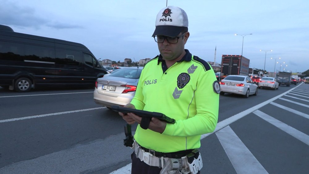 Polisinden çakarlı araçlara denetim