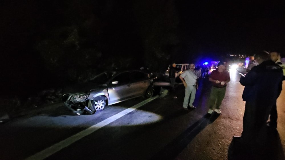 Atık lastik otoyolda kazaya neden oldu, 9 araç birbirine girdi; 4 yaralı