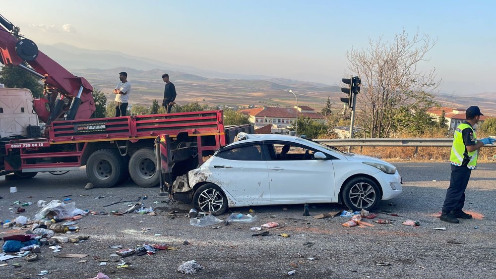 Freni boşalan kamyon araçlara çarptı: Çok sayıda ölü ve yaralı var