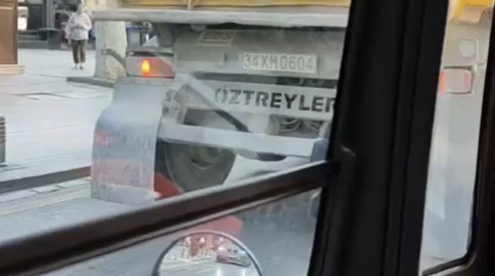 Trafikte tehlikeli hareketler: Kuralları hiçe saydı, zikzak çizerek ilerledi