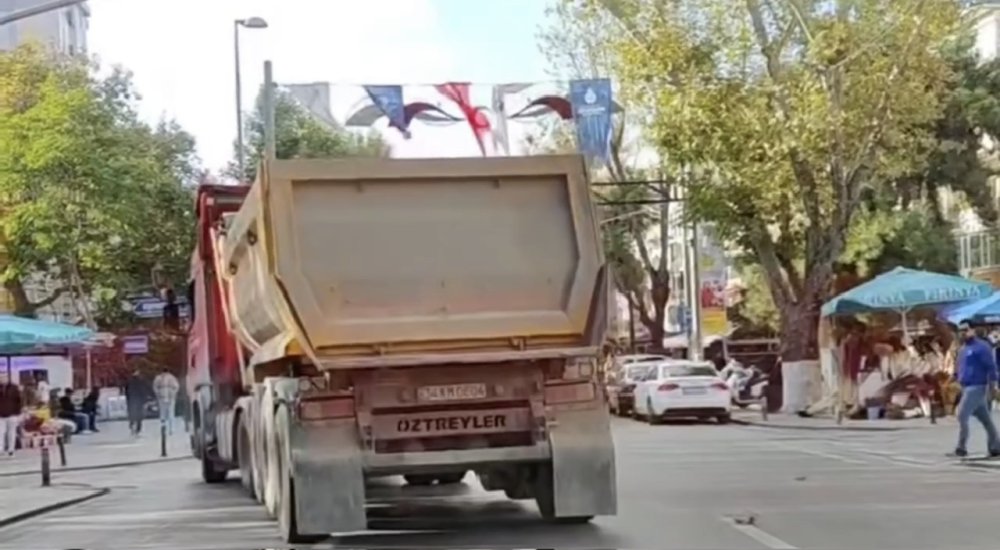 Trafikte tehlikeli hareketler: Kuralları hiçe saydı, zikzak çizerek ilerledi