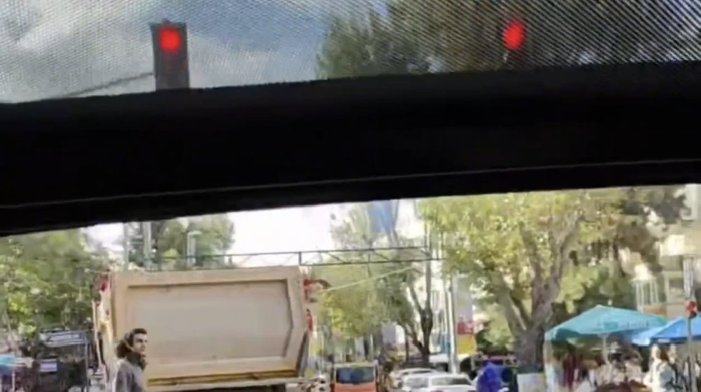 Trafikte tehlikeli hareketler: Kuralları hiçe saydı, zikzak çizerek ilerledi